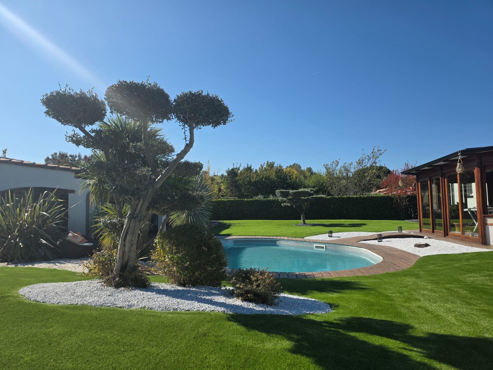 Installation gazon synthétique jardin résidentiel Toulouse centre