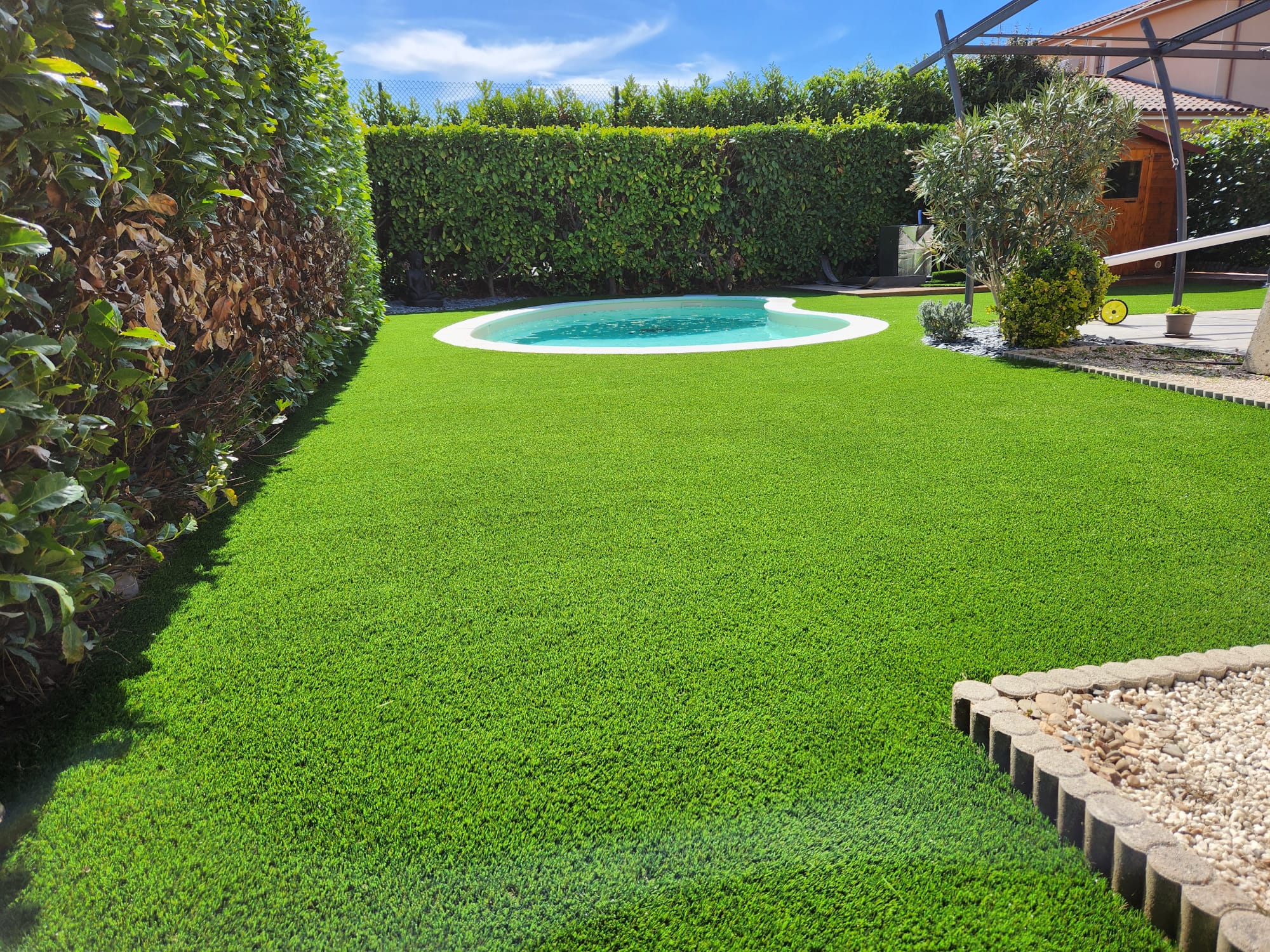 Jardin vert toute l'année pose professionnelle Occitanie